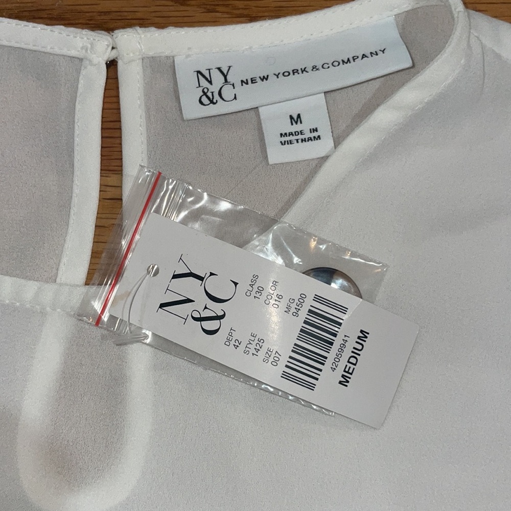 NEW New York & Company White 3/4 sleeve Asymmetric Blouse button detail M medium - Picture 5 of 15